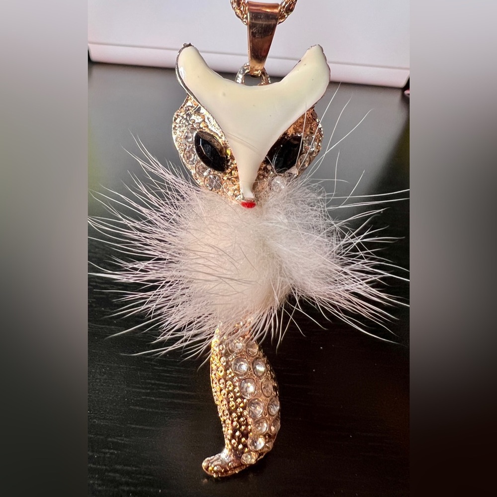 🦊 NWT! One Foxy Lady Rhinestone & Fur Necklace